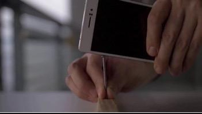 Banyak faktor yang menjadi pertimbangan ketika seseorang hendak membeli smartphone