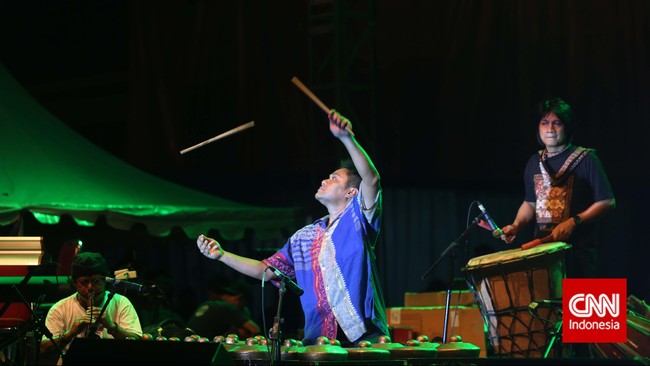 Menteri Hukum dan HAM Yasonna Laoly mengatakan pembentukan dua lembaga tersebut bertujuan untuk melindungi hak ekonomi pencipta musik.