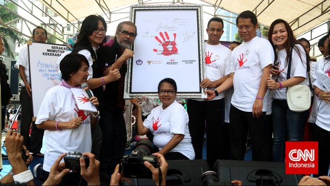 Menteri Pemberdayaan Perempuan dan Perlindungan Anak Yohana Yambise mengatakan, kemungkinan hukuman kebiri dapat diterapkan mulai tahun depan.  