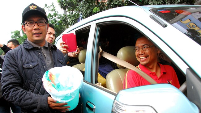 Liburnya warga diharapkan bisa memperlancar arus lalu lintas di Bandung. Selain konferensi di Bandung juga akan ada arak-arakan.