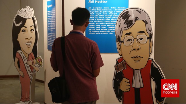 Sistem yang ada saat ini membuat sejumlah perkara berat mendapatkan vonis ringan sehingga menjadi celah hakim untuk menerima suap.