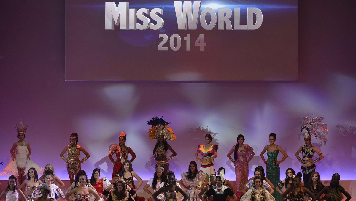 Aksi Wanita-wanita Cantik Dunia di Panggung Miss World 2014