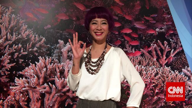 Riyani mengaku perubahan warna rambut ia lakukan beberapa kali sekaligus untuk mengajarkan anaknya tentang perbedaan.