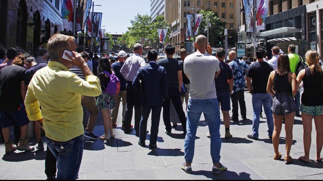 Kafe Lindt di pusat kota Sydney, Australia, menjadi sasaran penyerangan dan penyanderaan kelompok bersenjata. Diduga 13 orang jadi sandera dalam aksi itu.
