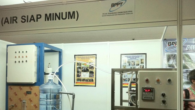 Badan Penerapan Pengkajian Teknologi (BPPT) memperkenalkan alat yang bisa mengubah air banjir menjadi air yang siap diminum.