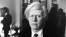 Ribuan Karya Andy Warhol Disebar ke Museum