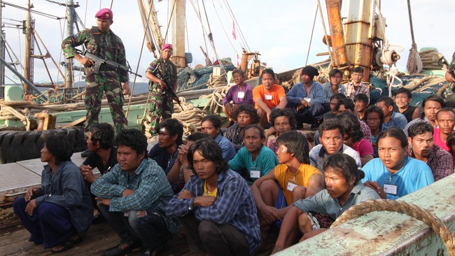 Anak buah kapal asal Indonesia yang bekerja di kapal penangkap ikan milik asing kembali bernasib buntung. Sehari 20 jam kerja, tiga bulan bekerja tak digaji.