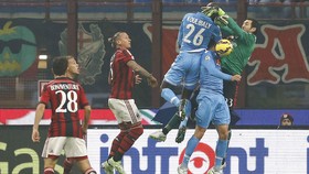 Milan Terpuruk di Kandang Napoli