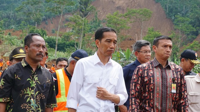 Survei Cyrus Network menilai Joko Widodo pantas menggantikan Megawati Soekarnoputri sebagai Ketua Umum PDI Perjuangan dan presiden periode berikutnya.