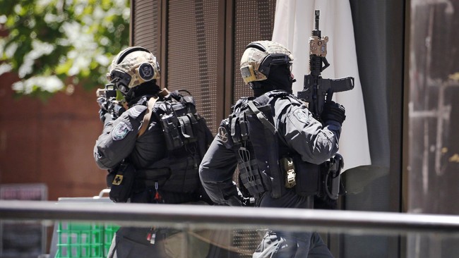 Sedikitnya 70 warga Australia berperang di Suriah dan sekitar 20 orang yang kembali ke tanah air menjadi ancaman bagi keamanan dalam negeri.