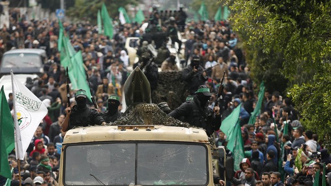Hamas mengkalim telah menciptakan tank sendiri. Namun, juru bicara Benjamin Netanyahu meragukan keaslian tank tersebut karena memiliki roda.