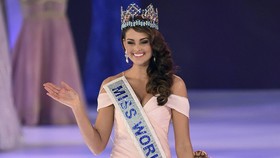 Aishwarya Rai Bahagia Bikini Tak Ada Lagi di Ajang Miss World