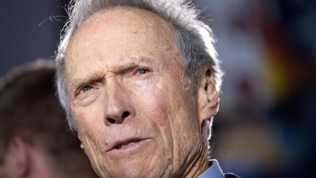Komite antidiskriminasi Arab-Amerika meminta sutradara Clint Eastwood menyaring bahasa kebencian yang membahayakan kelompok Arab dan Muslim di Amerika Serikat.
