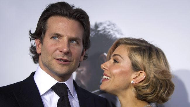 Michelle Obama ternyata penggemar film tentang perang Irak yang dibintangi Bradley Cooper itu.