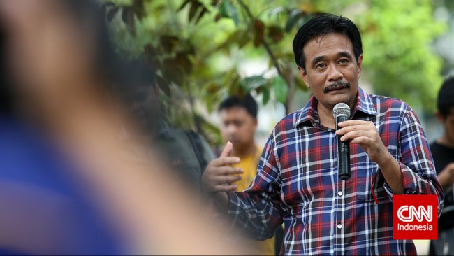 Banjir Jakarta diperkirakan terjadi pada Januari 2015. Wakil Gubernur Jakarta Djarot mengklaim ibu kota telah siap menghadapi banjir.