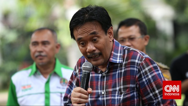 Djarot memerintahkan seluruh camat dan lurah di Jakarta untuk mendata jumlah minimarket di wilayah mereka. Pemetaan rinci lokasi minimarket segera dibuat.