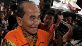Gulat Dituntut Bersalah, Giliran Annas Maamun Disidang