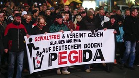 Katedral Koln Matikan Lampu, Protes Gerakan Anti-Muslim