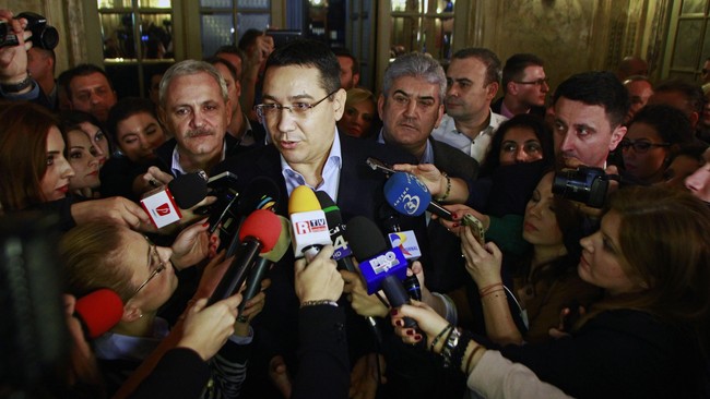 Perdana Menteri Rumania, Victor Ponta, melepaskan gelar doktor yang dia raih, karena dituduh melakukan plagiat ketika menyelesaikan tesisnya.&nbsp;