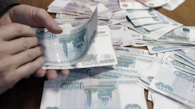 Konglomerat asal Rusia Oleg Deripaska memperkirakan negaranya akan kehabisan uang pada 2024.