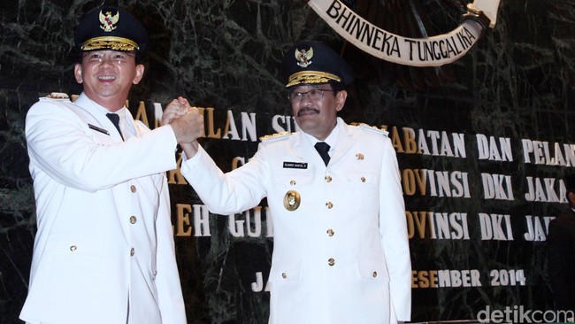 Menurut Wagub Djarot, masih terlalu jauh untuk bicara soal pencalonan dirinya sebagai salah satu kandidat Gubernur DKI Jakarta.