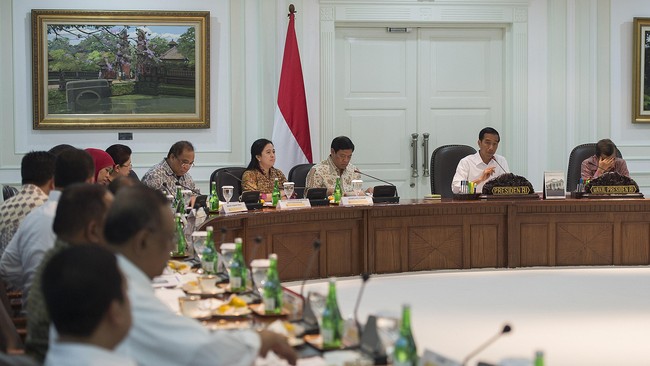 Surya Paloh menjadi orang di luar Kabinet Kerja yang kerap bertemu Presiden Joko Widodo untuk memecahkan masalah, termasuk polemik penunjukan Budi Gunawan.