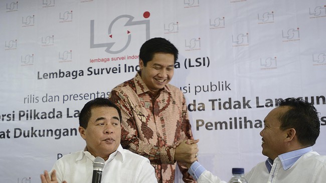 Ketua Fraksi Partai Golkar Ade Komarudin meminta kepada semua kader Partai Golkar dari dua kubu untuk bersikap dewasa.