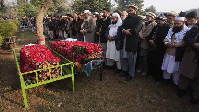 Suaasana duka bercampur dengan kemarahan sanak keluarga menyelimuti upacara pemakaman massal di Peshawar, dan peringatan duka di seluruh penjuru Pakistan.