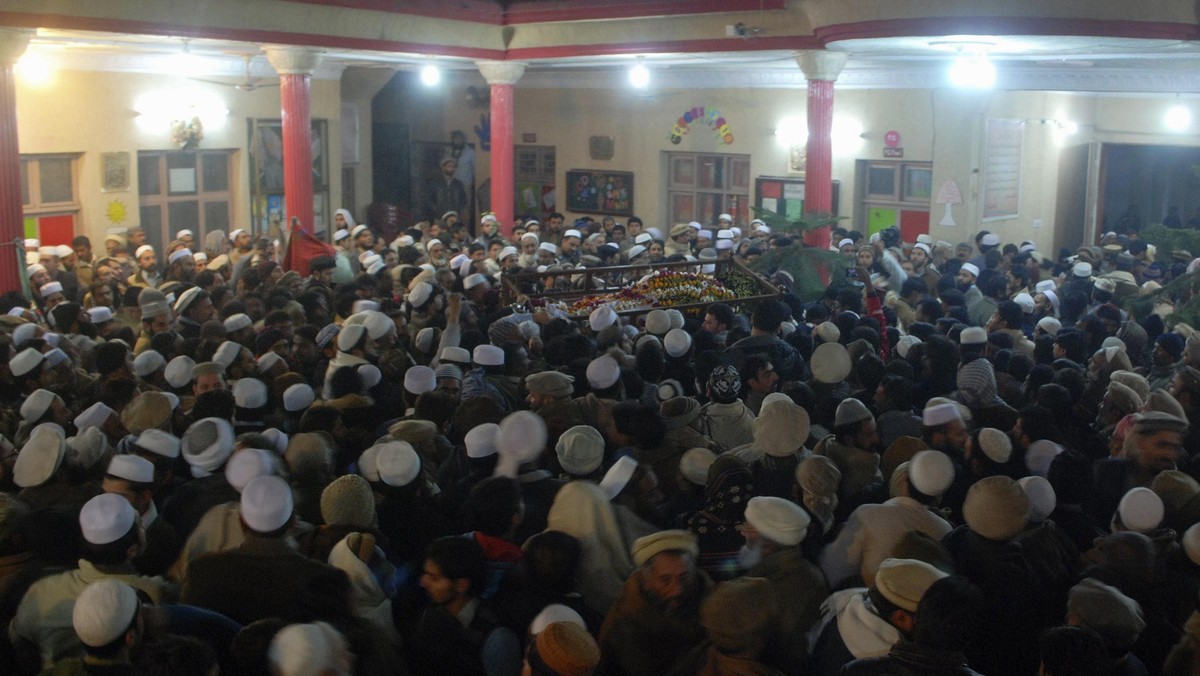 Ratusan Anak Tewas, Peshawar Berduka
