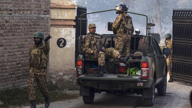 Serangan militer Pakistan ke wilayah yang menjadi sarang militan di perbatasan Pakistan-Afghanisan melonjak tajam setelah peristiwa nahas di sekolah Peshawar.
