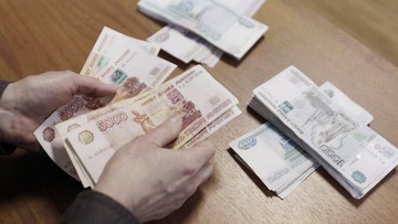 Rubel menguat terhadap dolar AS hingga ke level tertingginya dalam dua tahun terakhir setelah Rusia membayar utang jatuh tempo.