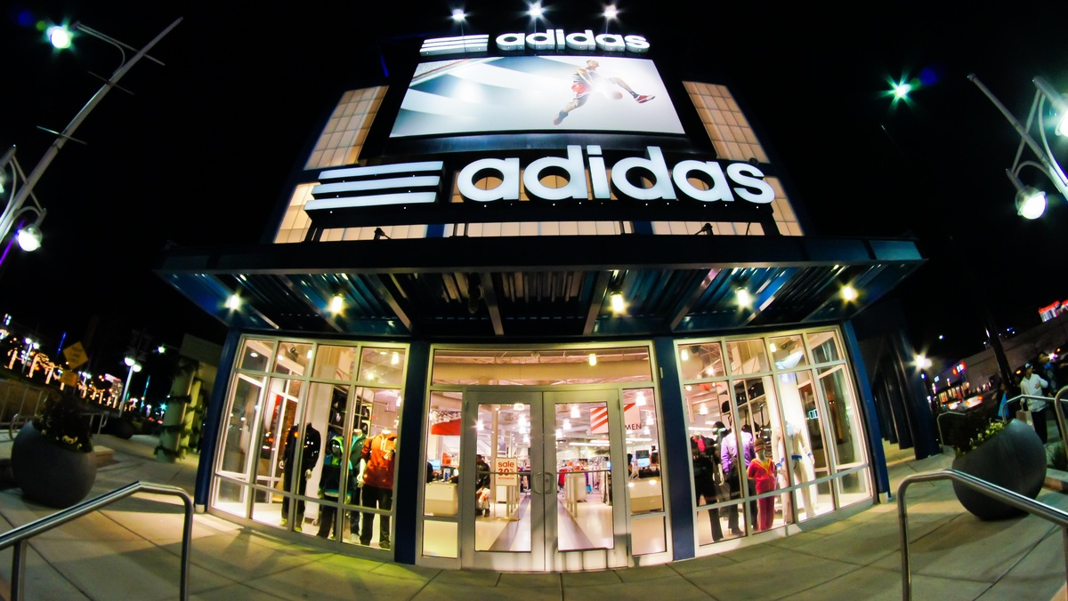Kontroversi Iklan, Adidas Rilis Permintaan Maaf Resmi