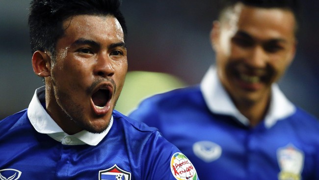Thailand sempat dibuat kerepotan oleh Malaysia dan baru bisa memecah kebuntuan pada menit ke-70 melalui tendangan penalti Charyl Chappuis.
