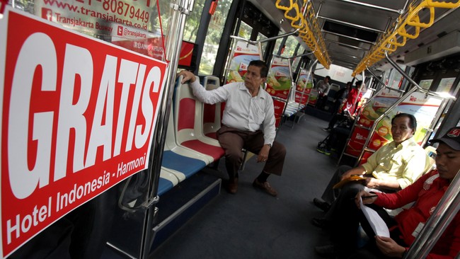 Perluasan jangkauan itu akan sampai Kota Tua dan akan mulai diterapkan usai penambahan bus tingkat pada akhir 2015 nanti.