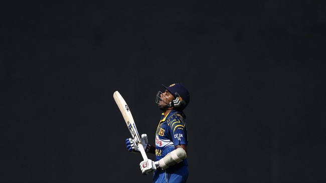 Enam pekan berlalu, namun meninggalnya Phillip Hughes masih terus membayangi tim South Australia di sesi latihan pertama usai insiden nahas tersebut.