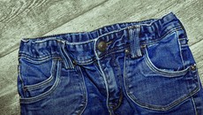 Celana Jeans Ini Bikin Kamu Terlihat Seperti Ngompol, Dijual Rp13 Juta