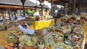 Umat Hindu di Bali Rayakan Galungan