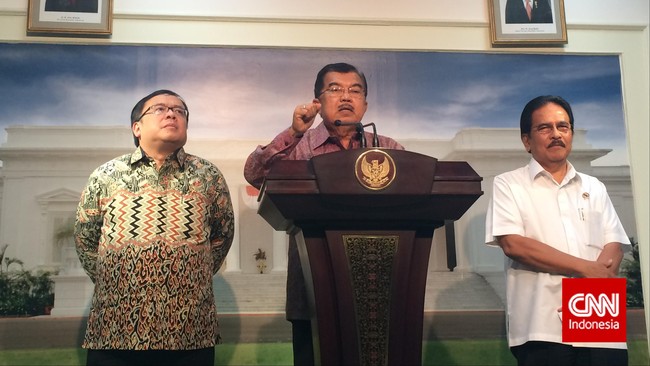 Wakil Presiden Jusuf Kalla (JK) meninjau langsung gudang beras Perum Bulog di Makassar, Sulawesi Selatan guna menjamin keamanan stok nasional.