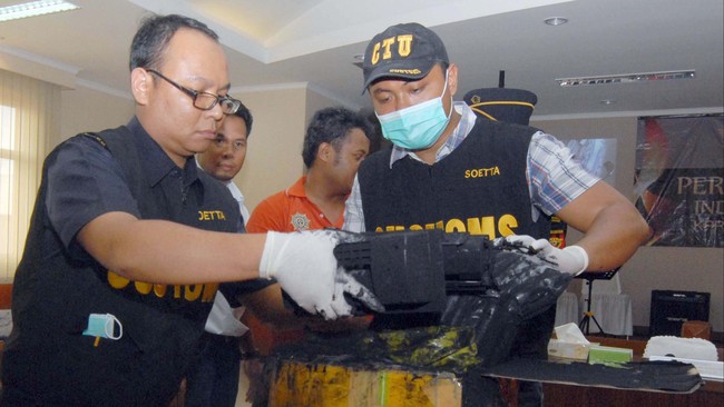 Sedikitnya 28 penyelundup ditangkap di bandara Soekarno-Hatta dari 18 kasus penyelundupan narkotika yang berhasil digagalkan Direktorat Jenderal Bea dan Cukai.