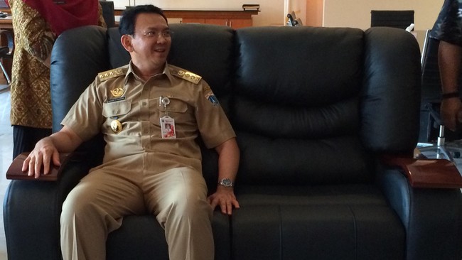 Sebagai orang partai, Djarot menurut Ahok akan banyak menerima tamu. Oleh karena itu di&nbsp;ruangan Wakil Gubernur Jakarta itu disediakan sofa baru.
