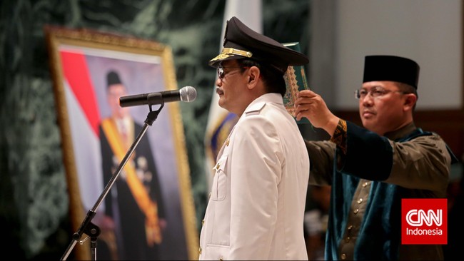 Wakil Gubernur DKI Jakarta Djarot Saiful Hidayat ditugaskan untuk memulai peran sebagai pelaksana tugas Gubernur ibu kota, Selasa (9/5) sore ini.