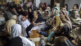 Ratusan Anak Tewas, Peshawar Berduka