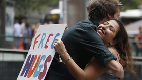 Kampanye 'Free Hugs' di Sydney