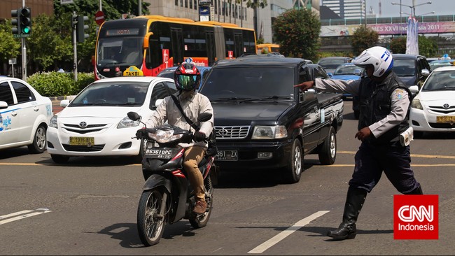 Tukang ojek merasa kerepotan jika harus mengantar warga ke kawasan Thamrin dan Merdeka Barat karena harus berputar.