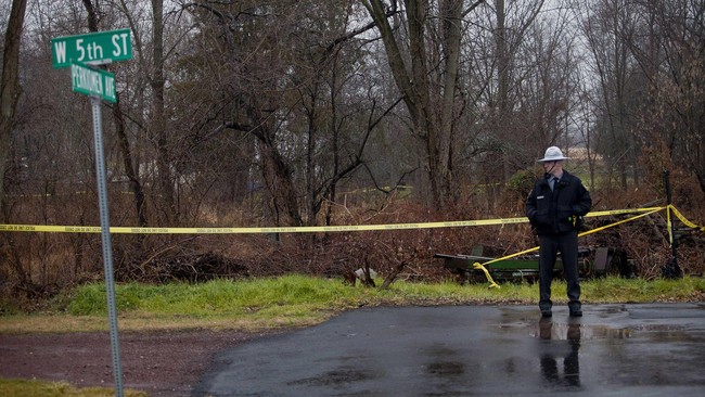 Pelaku pembunuhan mantan istri dan lima anggota keluarganya ditemukan tewas bunuh diri di hutan setelah dilakukan perburuan polisi selama dua hari.
