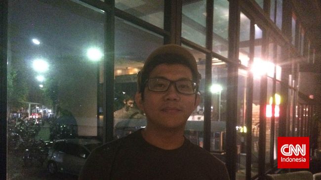 Alexander Thian adalah satu di antara penggila jalan-jalan yang menuangkan semua pengalamannya lewat sebuah tulisan di blognya, aMrazing.