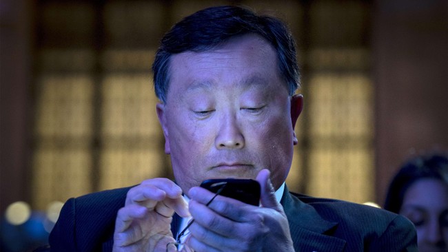 Di kuartal ketiga 2014 pendapatan Blackberry merosot tajam, bahkan sahamnya turun sampai&nbsp;6 persen. Apakah BlackBerry bisa tahan dalam kondisi seperti ini?