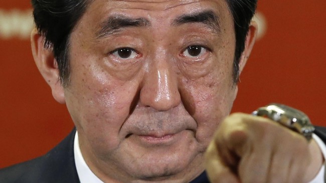 Shinzo Abe akan merombak kabinet pemerintah dan partainya, menyusul kekalahan Partai Demokratik Liberal (LDP) dalam pemilu parlementer Tokyo pada pekan lalu.