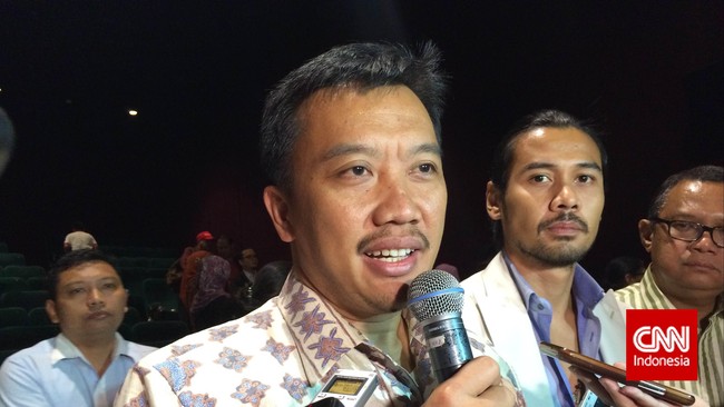 Menteri Pemuda dan Olahraga Imam Nahrawi mengumumkan daftar anggota Tim Sembilan yang bertugas mengevaluasi pelaksanaan sepak bola nasional.