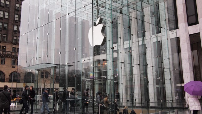 Apple merekrut pelobi konservatif, Jay Love, yang kemudian didepak oleh perusahaan asal California tersebut, karena dia aktivis anti pernikahan sejenis.